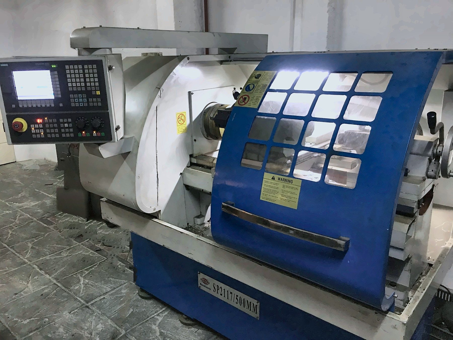 Torno CNC Sumore en el taller de Tornería Suárez